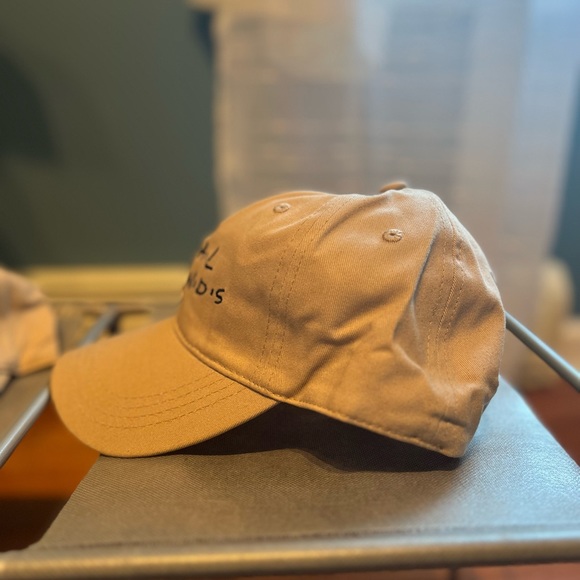 Beautiful women's hat  from the Real Friends brand at a very good price - Picture 4 of 5